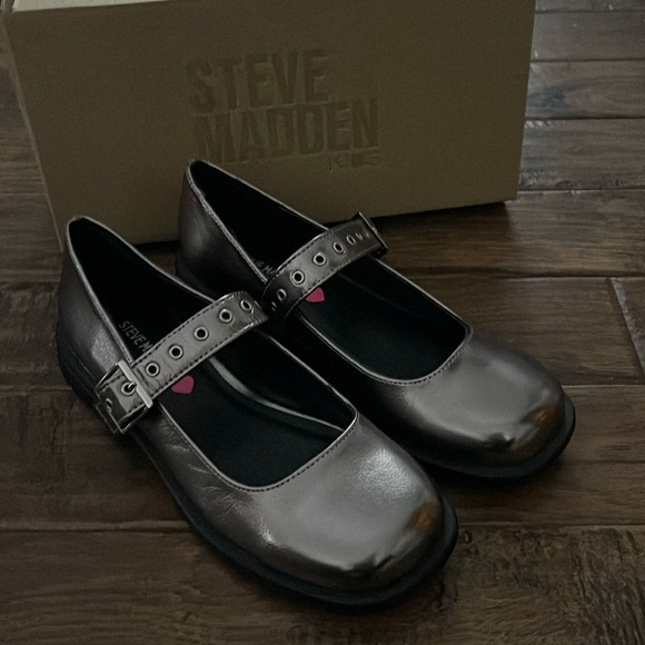 Steve Madden Kids Bitsy Mary Jane Shoes in Pewter Silver size 3 - Picture 6 of 7